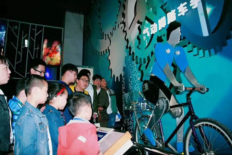 参观科技馆1.jpg