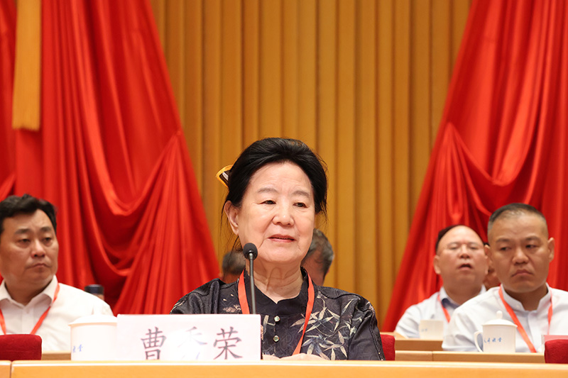 市政协原副主席、市慈善协会第四届理事会会长曹秀荣出席.jpg