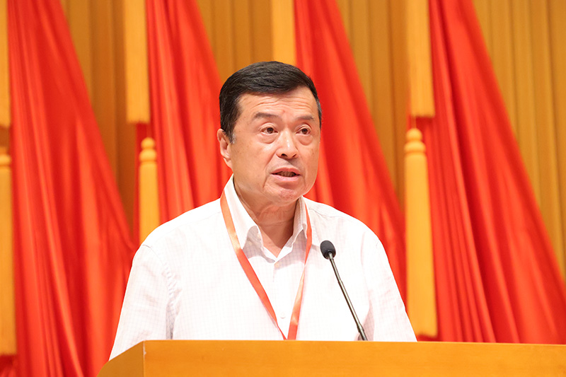 市慈善协会第五届理事会副会长王晓林宣读《天津市慈善协会第六次会员大会选举办法》.jpg