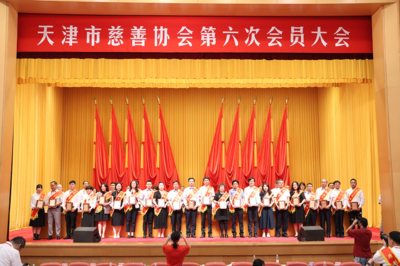 云账户（天津）共享经济信息咨询有限公司等24家单位团体获得“突出贡献奖”（网站首页滚动大图2）.jpg